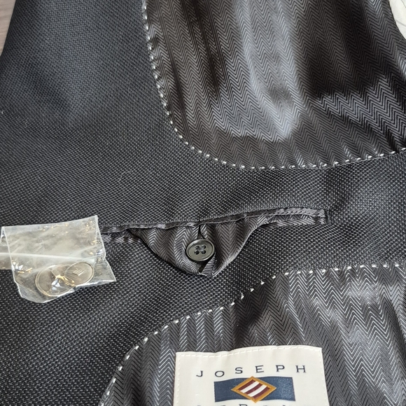 Joseph Abboud Men's Elegant Black Blazer - Picture 8 of 12
